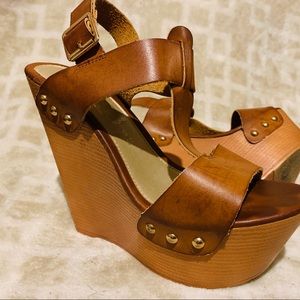 Rue 21, tan wedges with gold